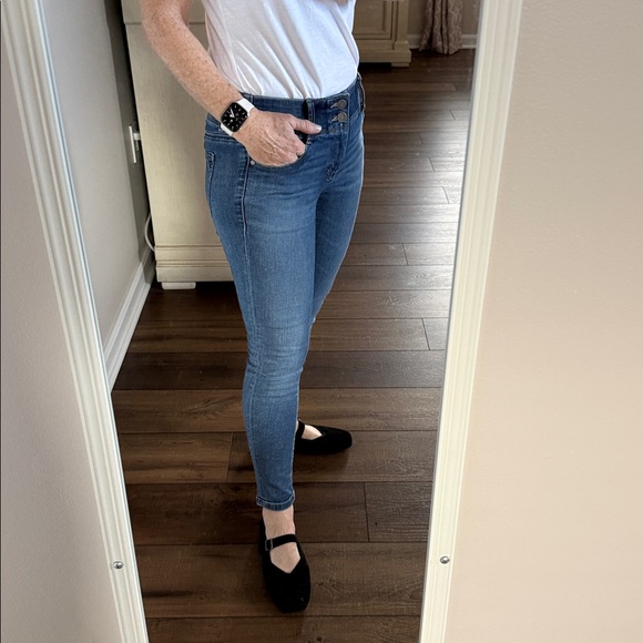 Apt 9 Women's Medium Wash Blue Skinny Jeans - Picture 3 of 12